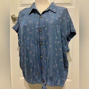 Sanctuary  Soft Denim  Top with Floral Prints size XL